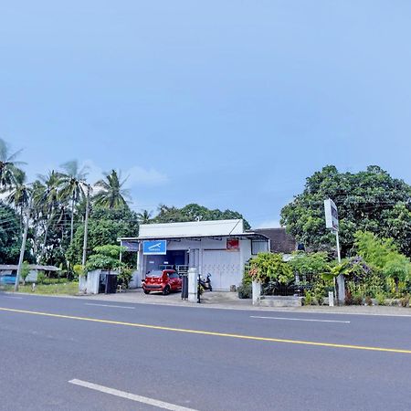 Oyo Life 92937 Kost Putri Sarkara Syariah Hotell Banyuwangi  Exteriör bild