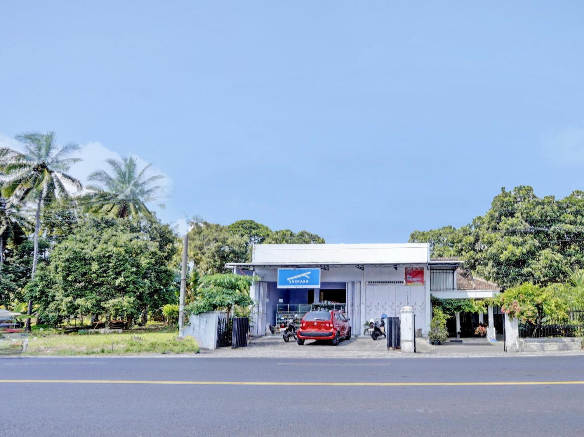 Oyo Life 92937 Kost Putri Sarkara Syariah Hotell Banyuwangi  Exteriör bild